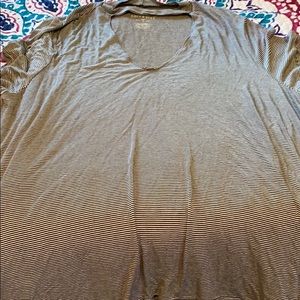 American Eagle top black and white